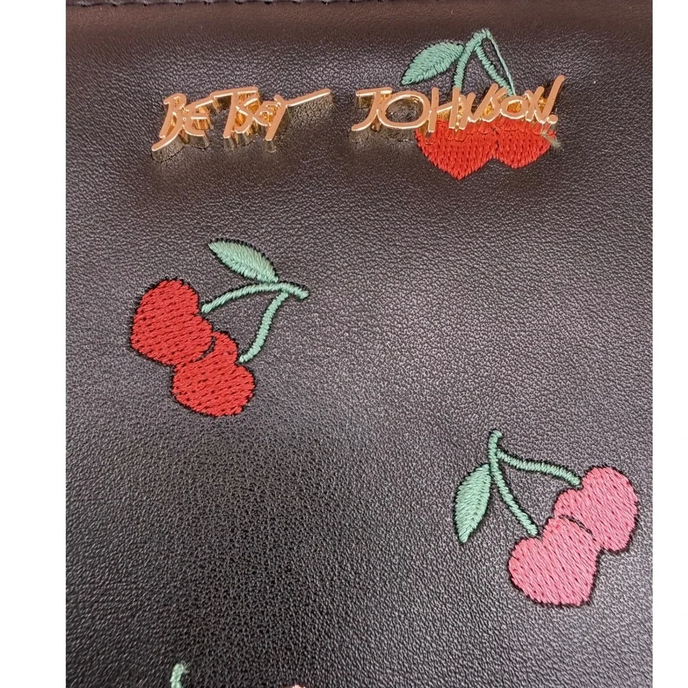 Betsey Johnson Black Cherry Embroidered Zip Around Wristlet Wallet XOZIP-E‎ NEW